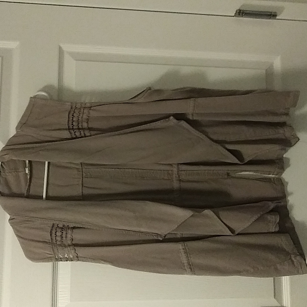 Maurices Size 2xl Tan sleeveless vest